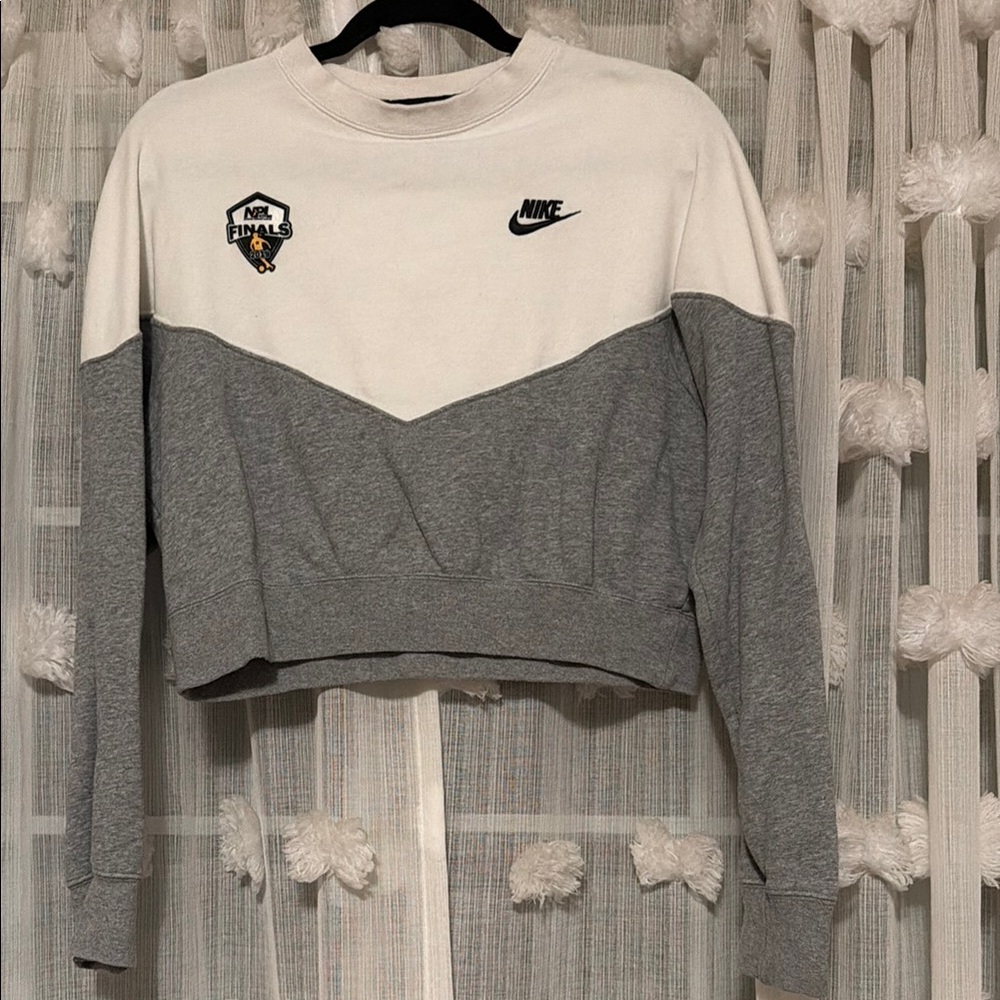 Nike Women's Gray and White Sweatshirt